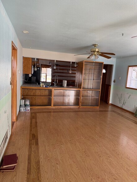 Building Photo - 569 Beverly Rd