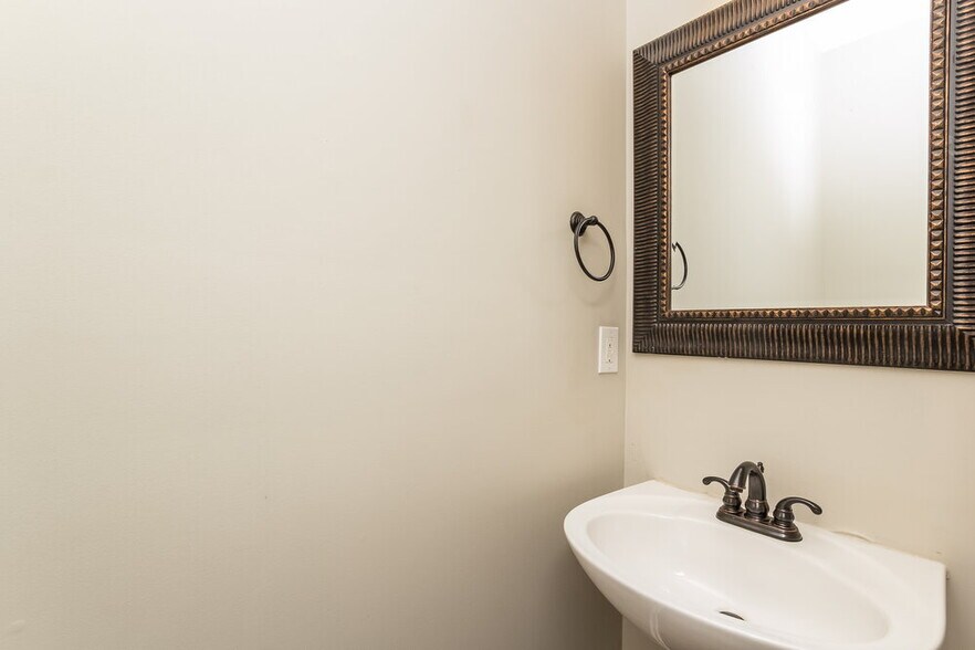 Building Photo - 3670 Azurite St