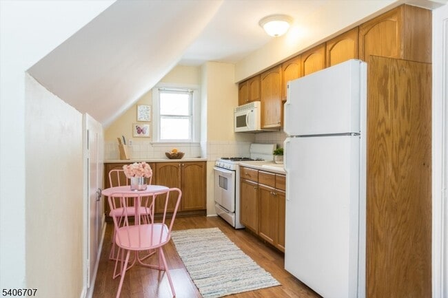 Building Photo - 11 Mountain View Pl