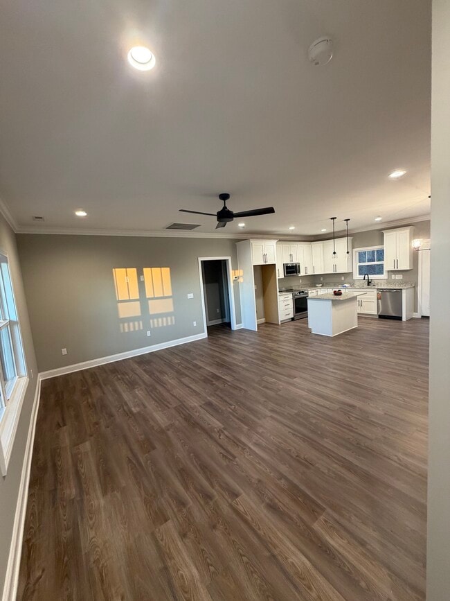 Building Photo - 955 Oakwood Estates Dr