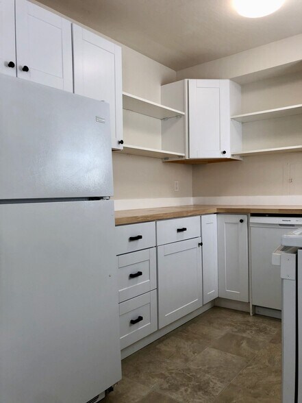 Building Photo - 3601 NE 73rd Pl