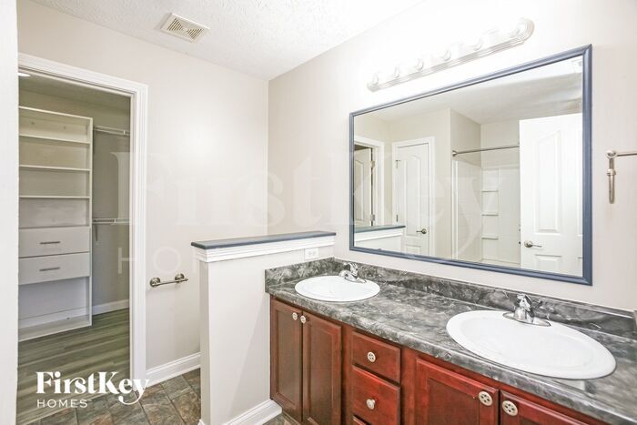 Building Photo - 1049 Arabian Way