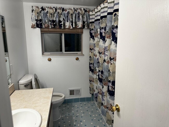 Building Photo - 7356 Hedgerow Ct