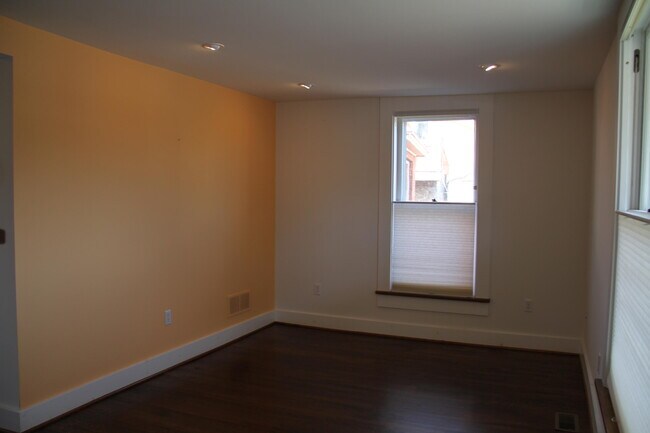 Building Photo - 310 2nd St