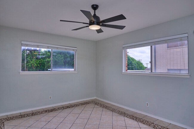 Building Photo - Excellent location! First Floor Condo in NEISD ready for move in Now