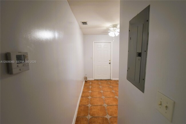 Building Photo - 2544 SW 20th St