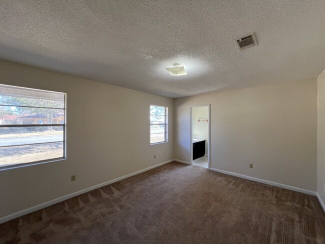 Building Photo - Home For Rent