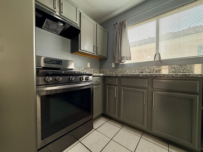 Building Photo - Northwest/Centennial Hills - 3BD SINGLE STORY HOME, GRANITE COUNTER TOPS, STAINLESS STEEL APPLIAN...