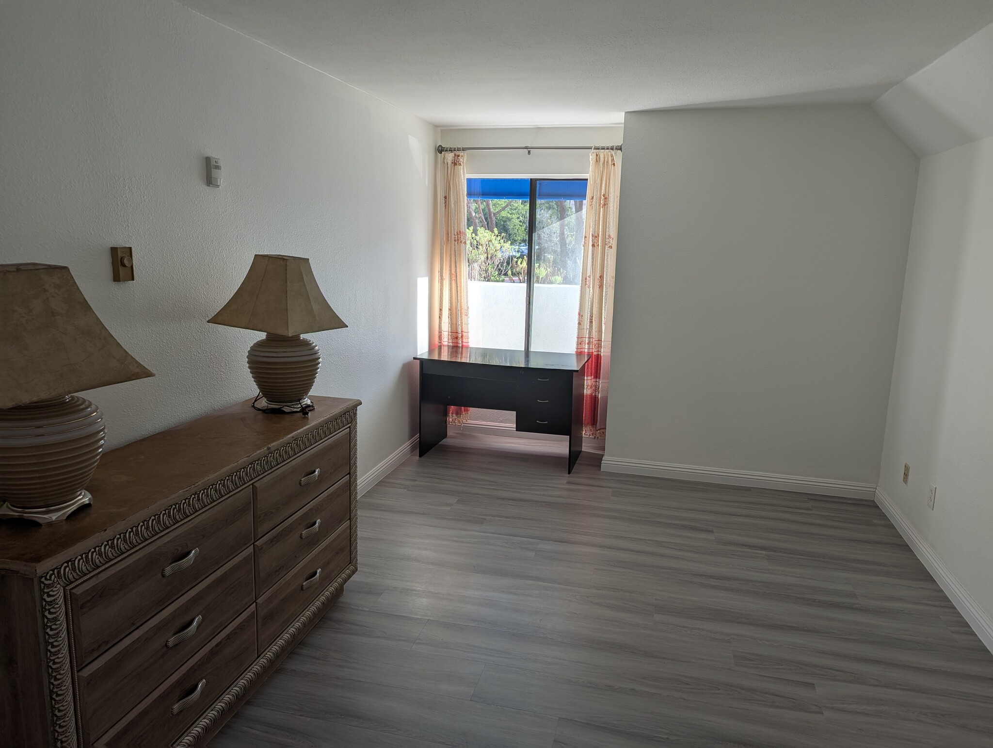 Master Bedroom - 8308 Regents Rd