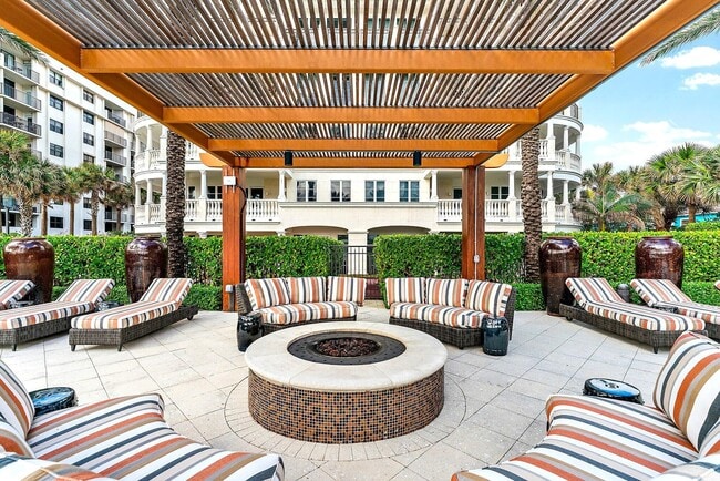 Building Photo - 155 S Ocean Ave