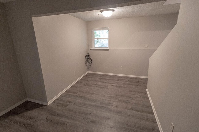 Building Photo - 215 Wheaton Ct