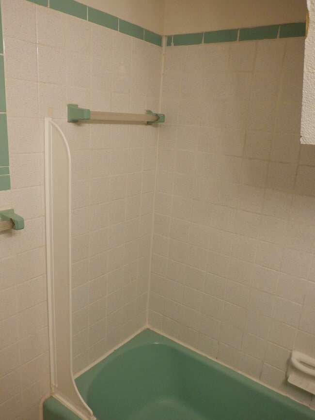 Building Photo - 490 Tolland St