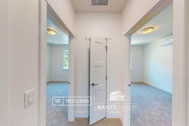 Building Photo - Brand New! Modern Home in Trestlewood – Wh...