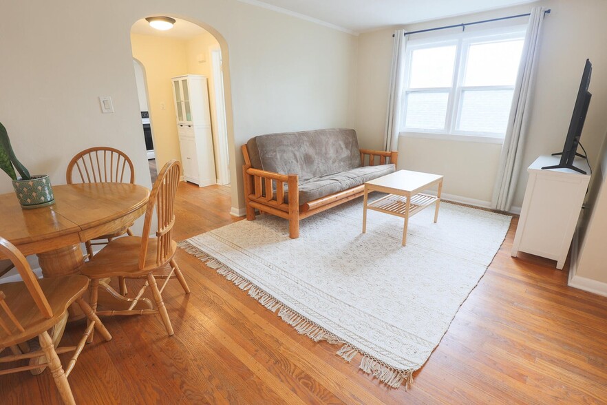 Primary Photo - 1963 S 75th St