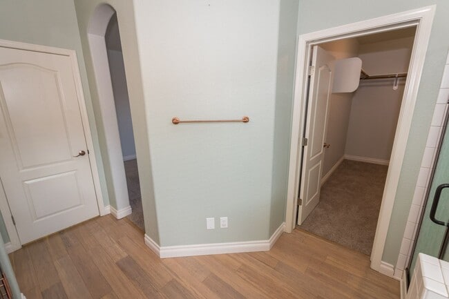 Building Photo - Gorgeous 4 Bedroom 2 Bathroom Home! Centra...