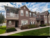 Building Photo - Spacious Comfort Meets Modern Living in th...
