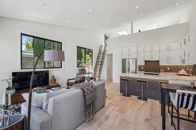 Building Photo - Newly Built Home With Loft in Downtown Palo Alto