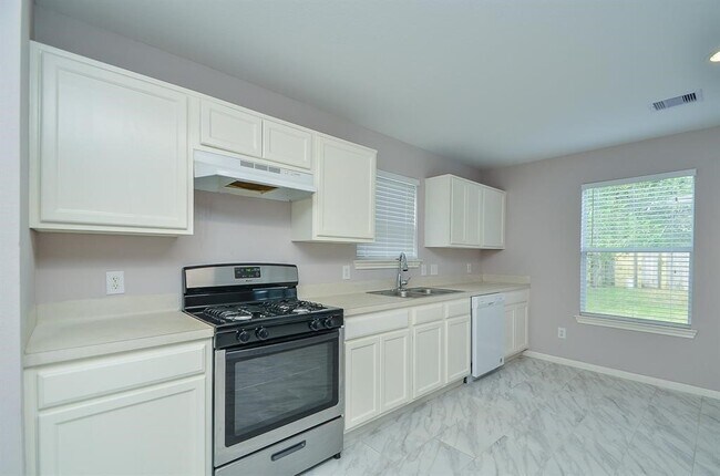 Building Photo - 12039 Madison Oak St