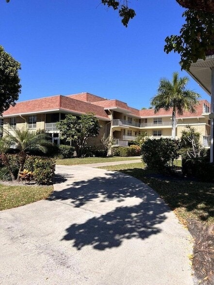 Building Photo - 5580 Tamberlane Cir