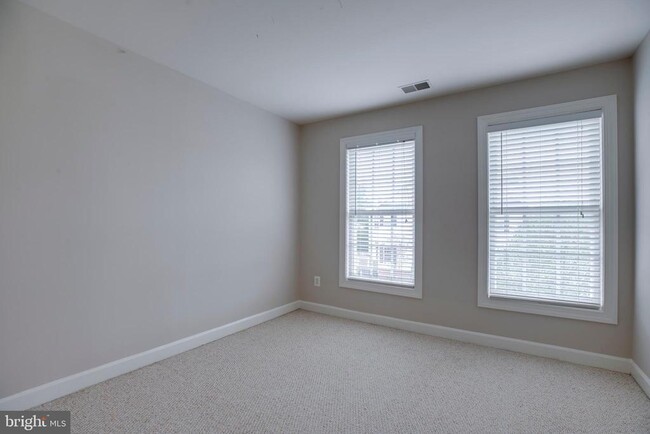 Building Photo - 12691 Heron Ridge Dr
