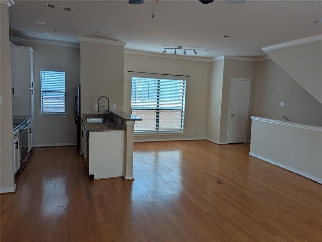 Building Photo - 2415 Stutz Dr