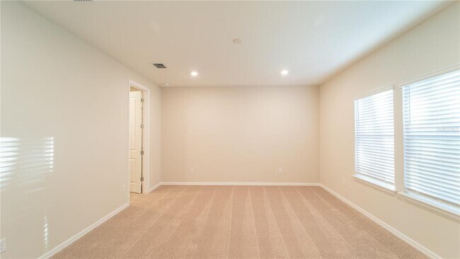 Building Photo - 16446 Lone Oak Cir