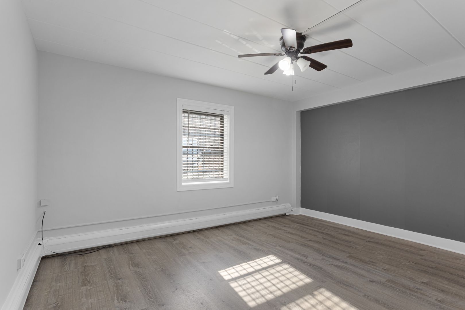 Building Photo - 6023 N Kenmore Ave