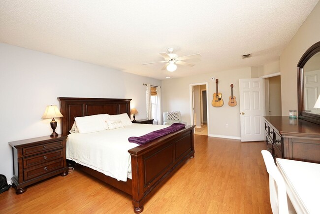 Building Photo - Silver Oaks Community