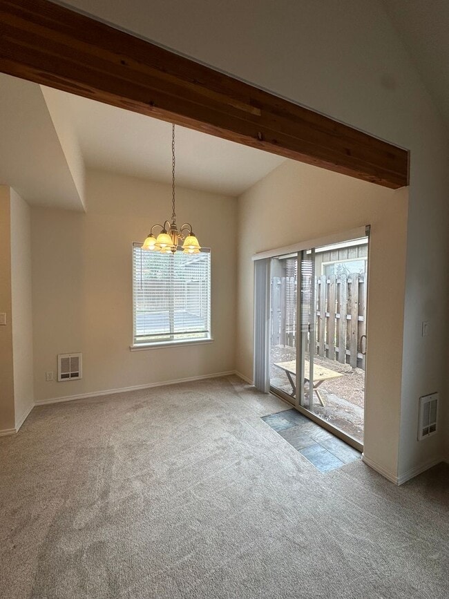 Building Photo - 25 SW Roosevelt Ave