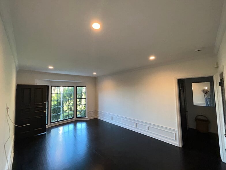 Building Photo - 1954 Hillcrest Rd