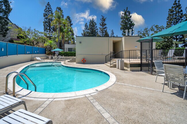 Building Photo - 11260 Overland Ave