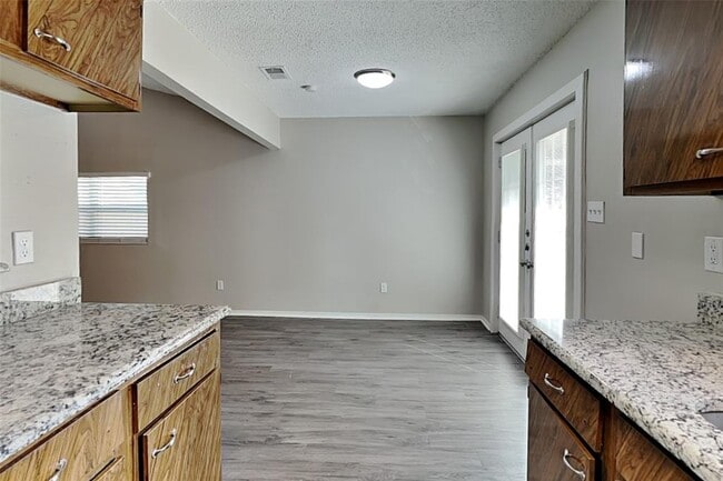Building Photo - 3119 Park Garden Dr