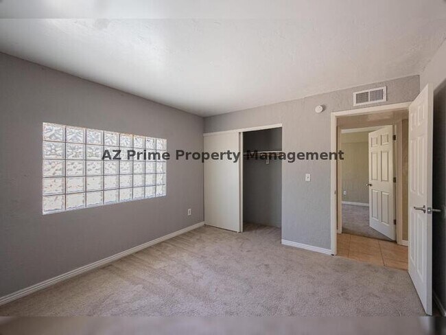 Building Photo - 5502 E Roanoke Ave
