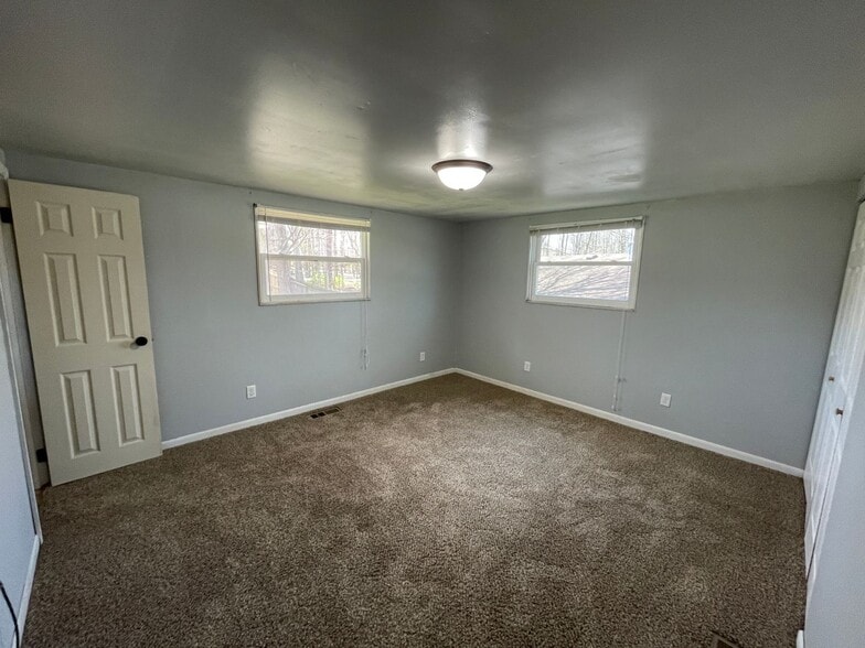 Building Photo - 2306 Deerwood Dr