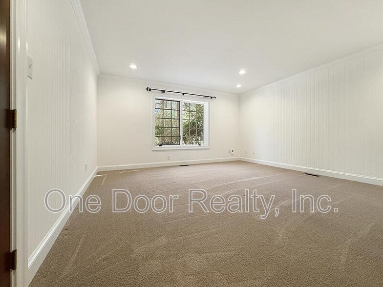 Building Photo - 109 Elizabeth Meriwether