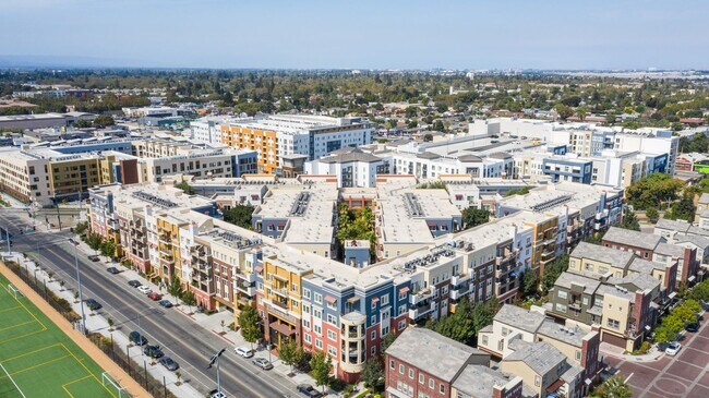 Building Photo - Luxury 2-Bedroom Monte Vista Condo with Downtown Views & Monthly House Cleaning Included