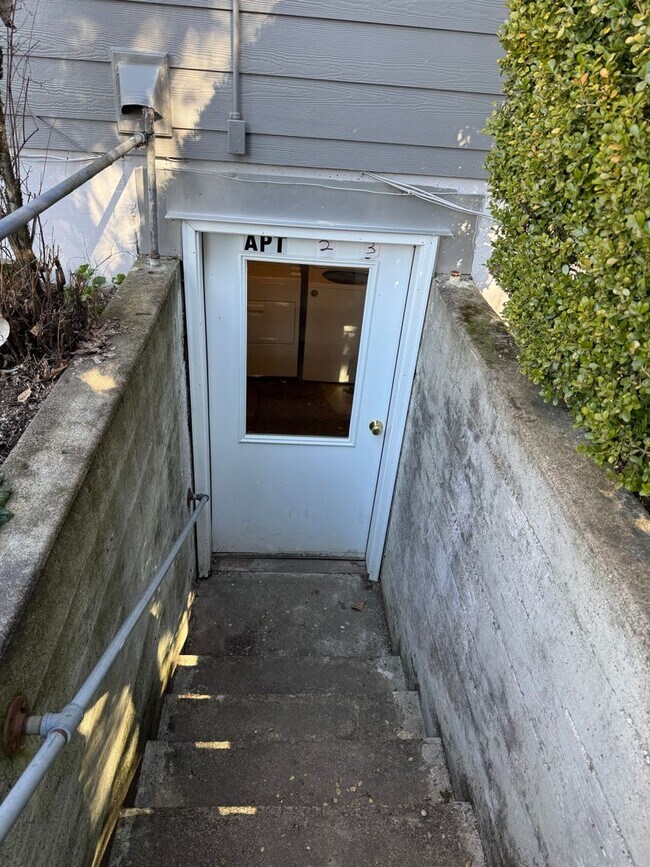 Building Photo - 1143 NW 31st St