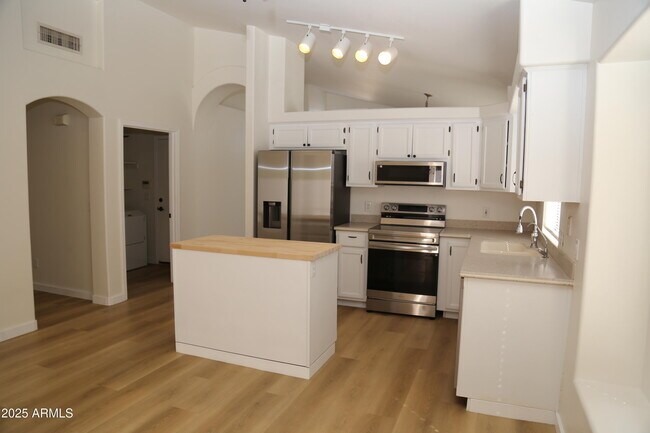 Building Photo - 18602 N 2nd Ave