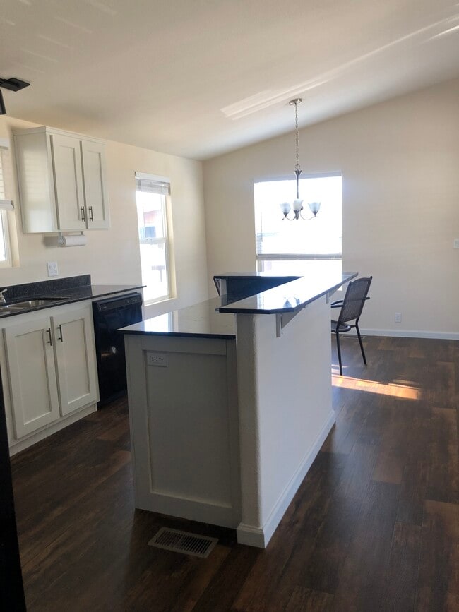 Building Photo - 14777 Palm Dr