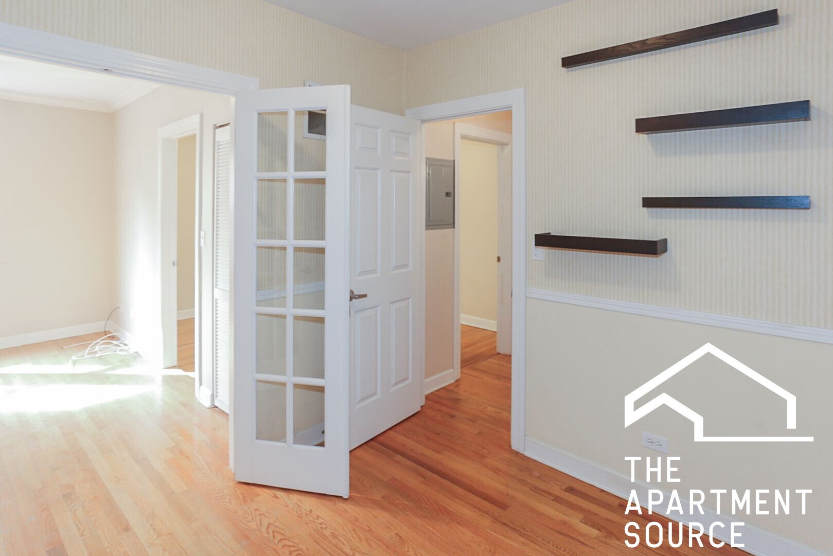 Building Photo - 628 W Roscoe St