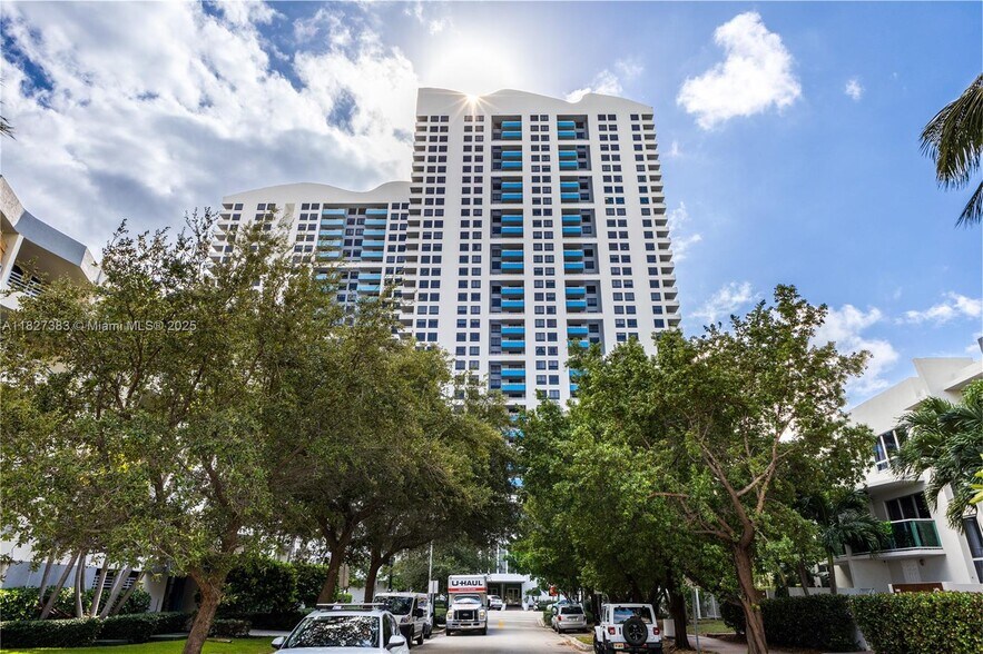 Building Photo - 1330 West Ave