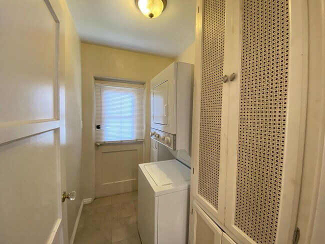 Building Photo - LARGE PRIVATE EXCLUSIVE PATIO! EXCLUSIVE U...