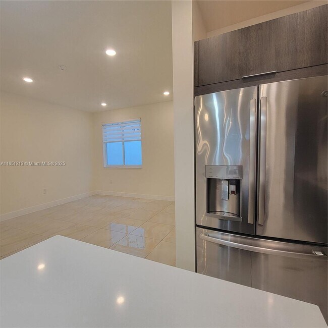 Building Photo - 10275 NW 66th St