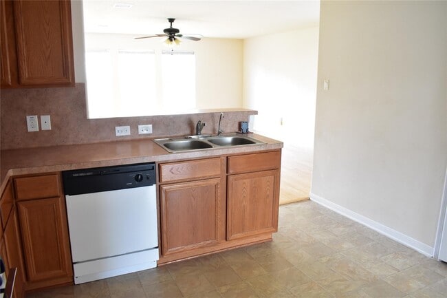 Building Photo - 3610 Barkers Crossing Ave