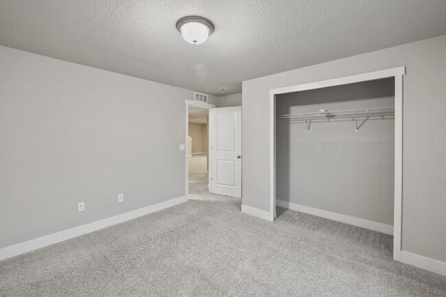 Building Photo - 5255 Big Johnson Dr