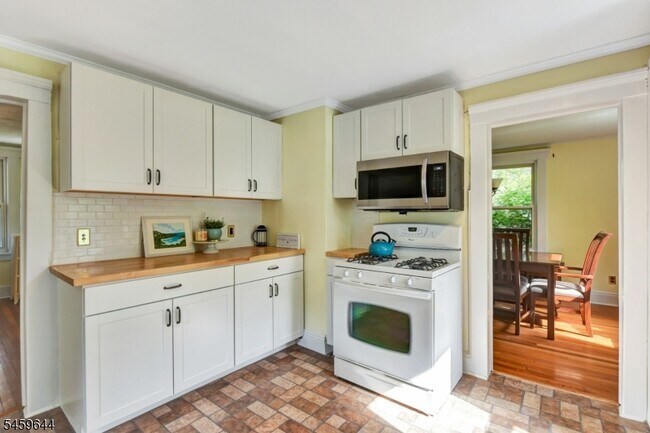 Building Photo - 509 Farview St