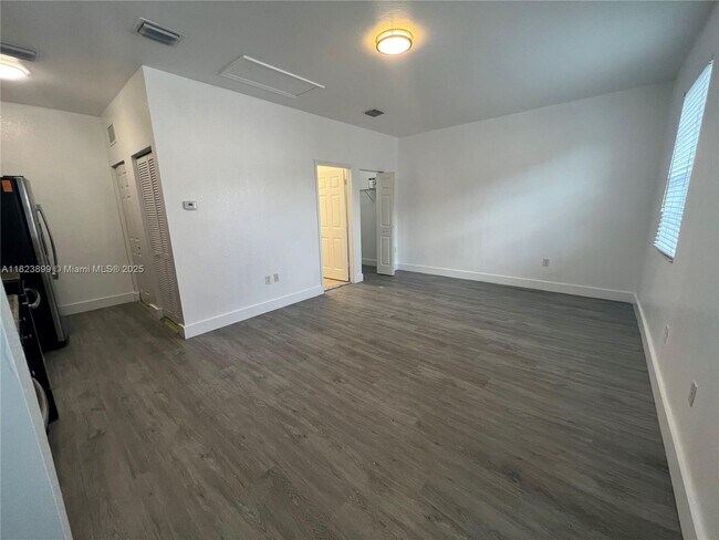 Building Photo - 16934 SW 92nd St Cir