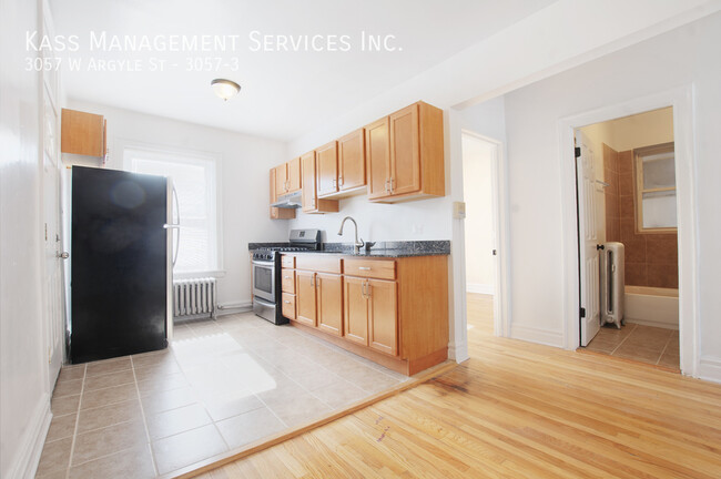 Primary Photo - 3057 W Argyle St
