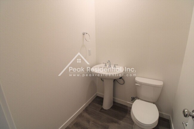 Building Photo - Brand New 3bd/2.5ba North Natomas Townhous...