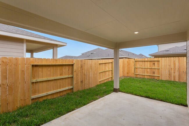 Building Photo - 6915 Lebec Dr